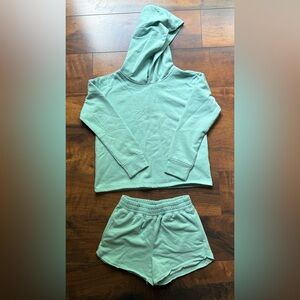 R & R Hoodie & short set. Sweatshirt is NWT, shorts are EUC. Size medium, 8-10.